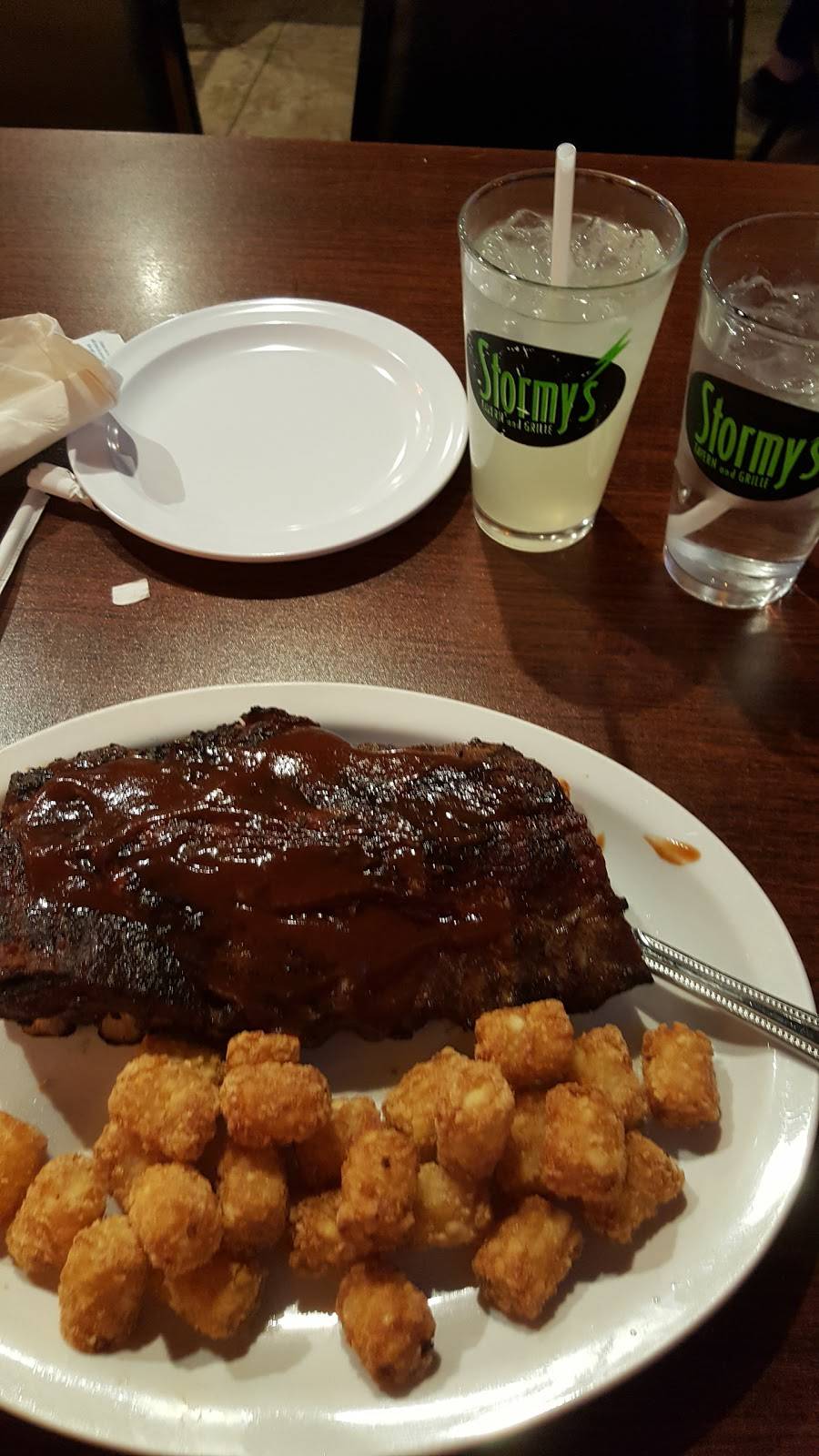 Stormys Tavern and Grille | restaurant | 1735 Orchard Ln, Northfield, IL 60093, USA | 8474418290 OR +1 847-441-8290