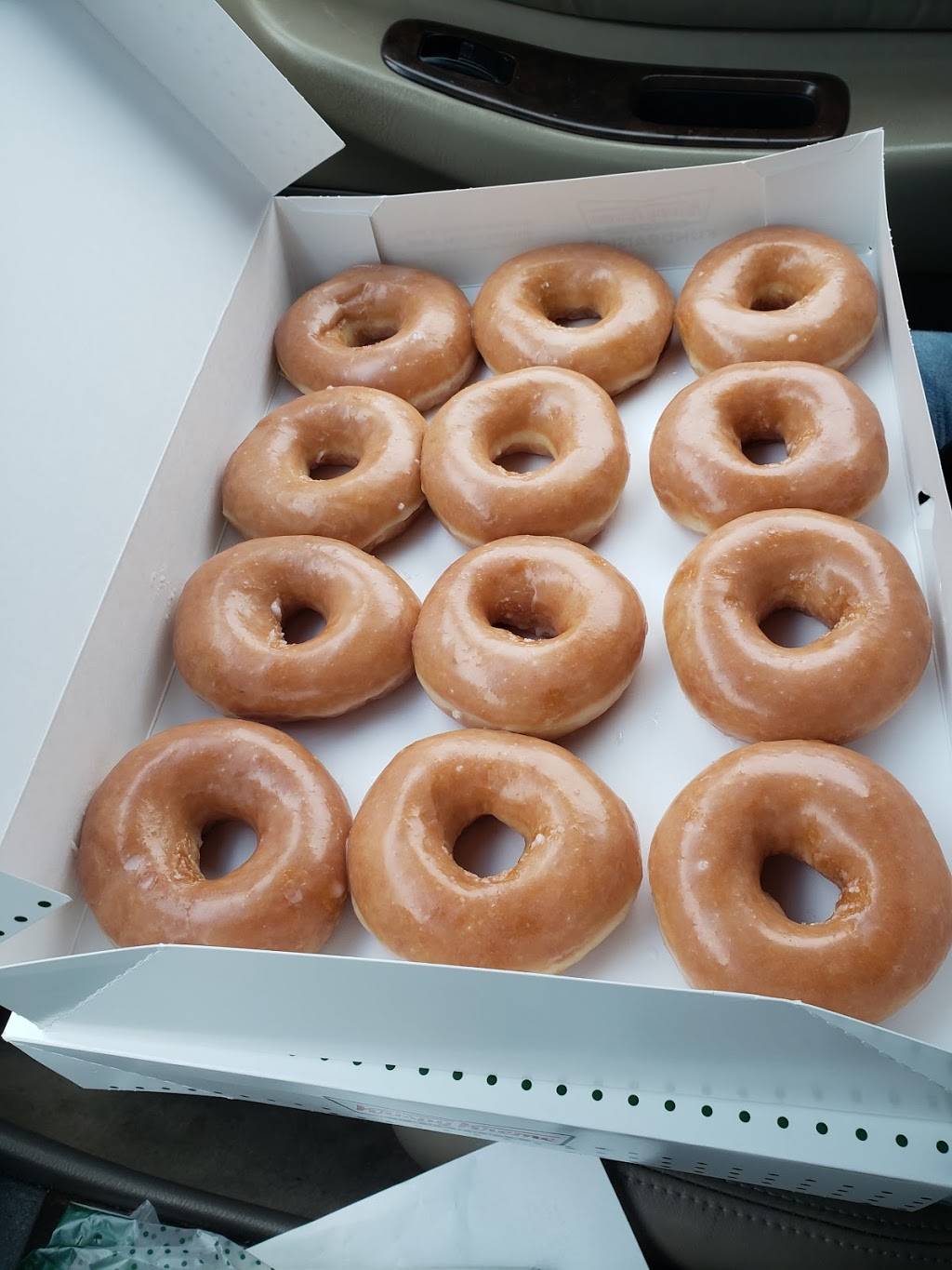 Krispy Kreme | bakery | 1305 West Chester Pike, Havertown, PA 19083, USA | 4844538075 OR +1 484-453-8075