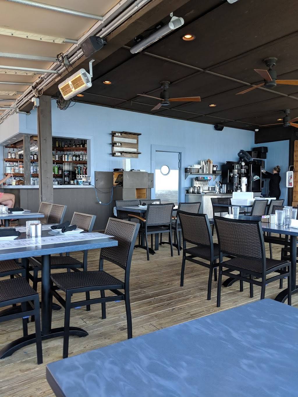 Flippers | restaurant | 8767 Estero Blvd, Fort Myers Beach, FL 33931, USA | 2397651025 OR +1 239-765-1025