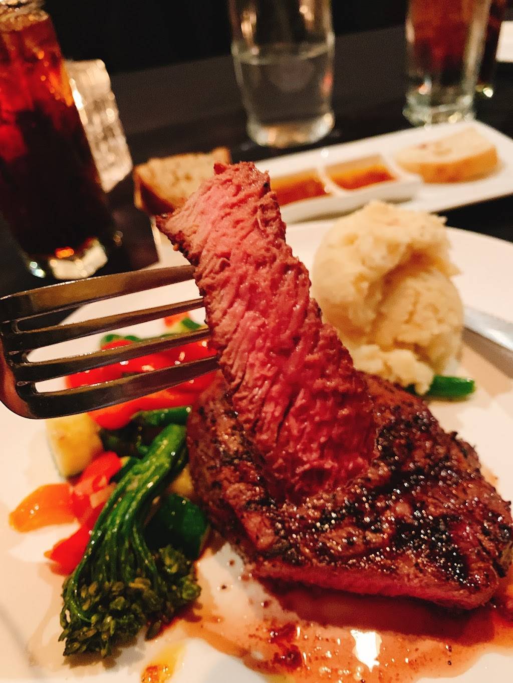 Fugazzis | restaurant | 601 W 7th St, Hanford, CA 93230, USA | 5595874568 OR +1 559-587-4568