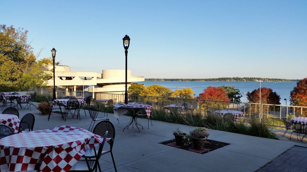 Paisans Restaurant | restaurant | 131 W Wilson St, Madison, WI 53703, USA | 6082573832 OR +1 608-257-3832