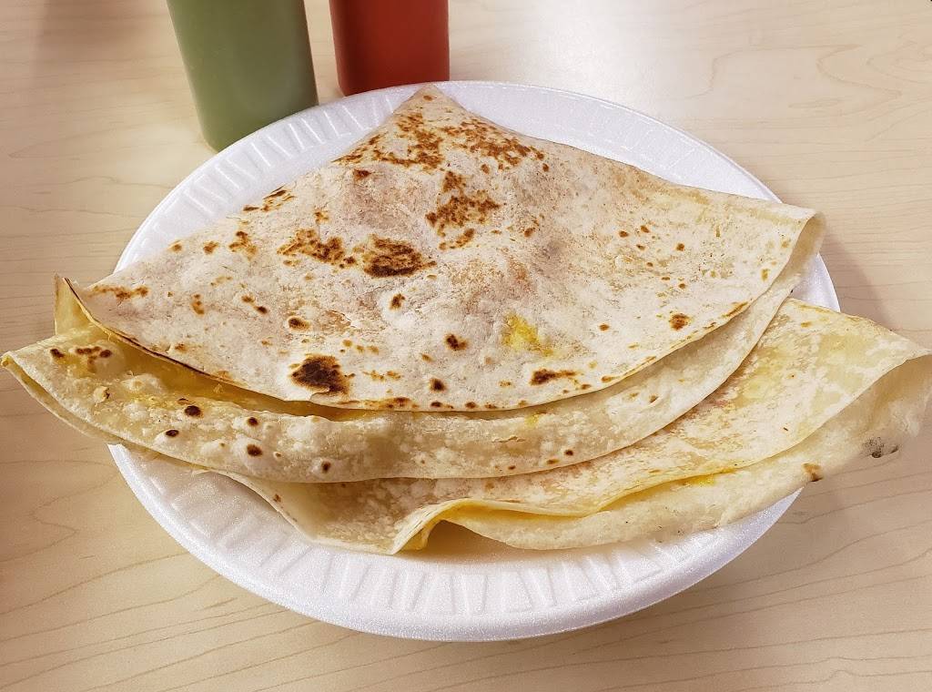 Pacos Mexican Food | restaurant | 5563 E Grant Rd, Tucson, AZ 85712, USA | 5207335935 OR +1 520-733-5935