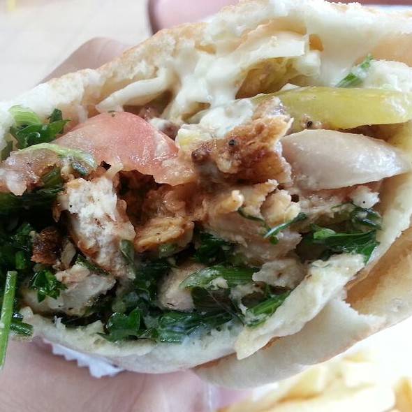 Pita Land | restaurant | 751 Don Mills Rd, North York, ON M3C 1S3, Canada | 6473435400 OR +1 647-343-5400