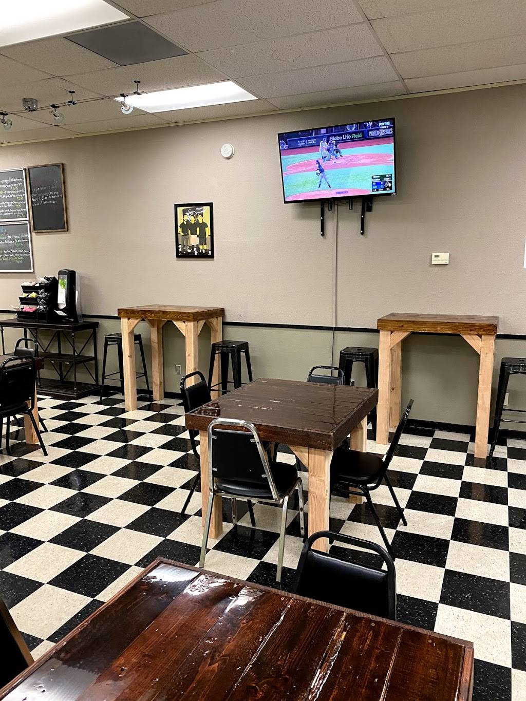 The Salty Pickle | restaurant | 276 Coalinga Plaza, Coalinga, CA 93210, USA | 5598218078 OR +1 559-821-8078