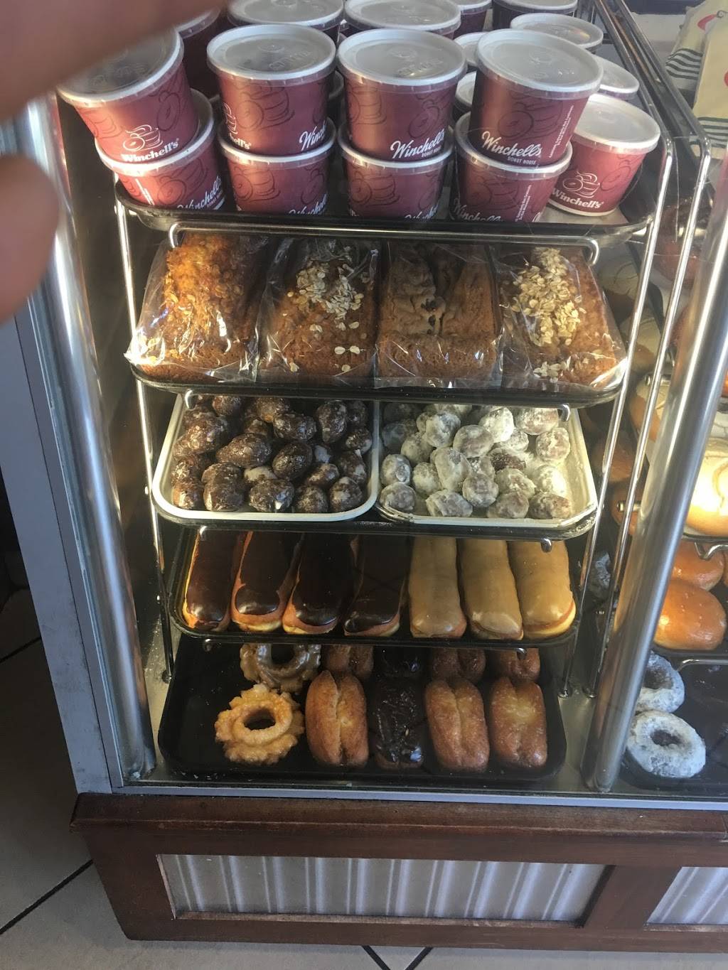 Winchells Donut House | cafe | 8567 S Broadway #2, Los Angeles, CA 90003, USA | 3237582372 OR +1 323-758-2372