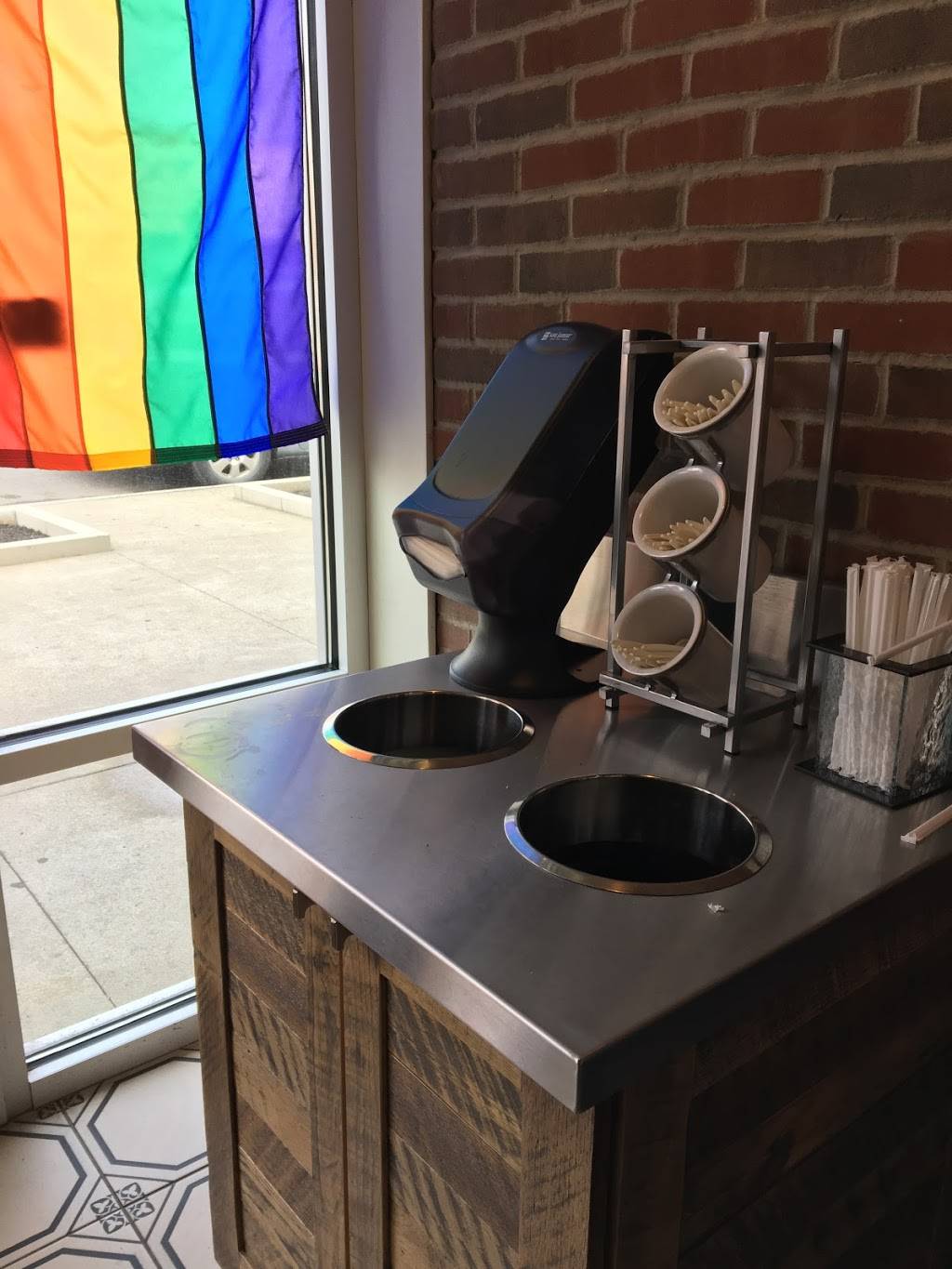 Zest Cold Pressed Juice Co. | restaurant | 912 N High St, Columbus, OH 43201, USA | 6148264071 OR +1 614-826-4071