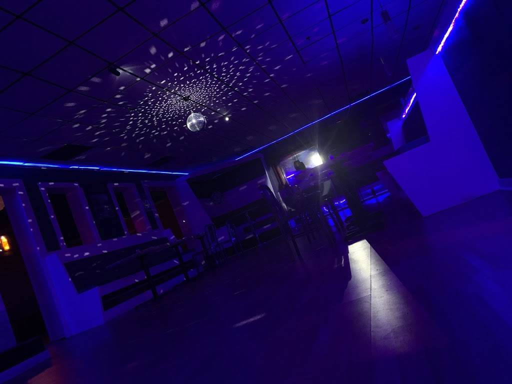 The BottleShip lounge | restaurant | 2845 Mountain Industrial Blvd, Tucker, GA 30084, USA | 7703666360 OR +1 770-366-6360