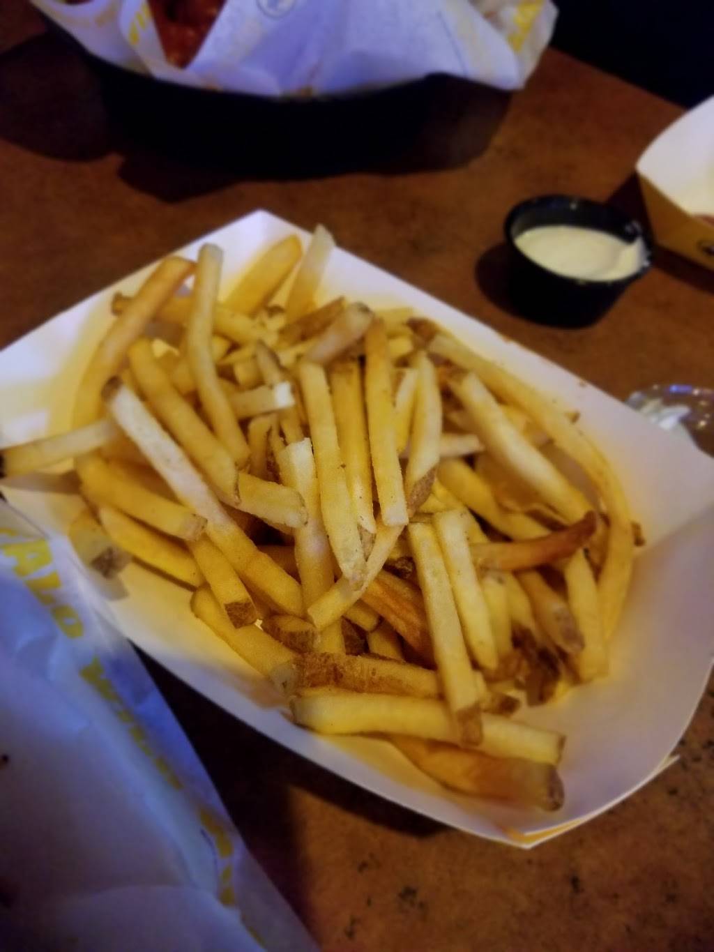 Buffalo Wild Wings | restaurant | 15888 South La Grange Road, Orland Park, IL 60462, USA | 7083649464 OR +1 708-364-9464