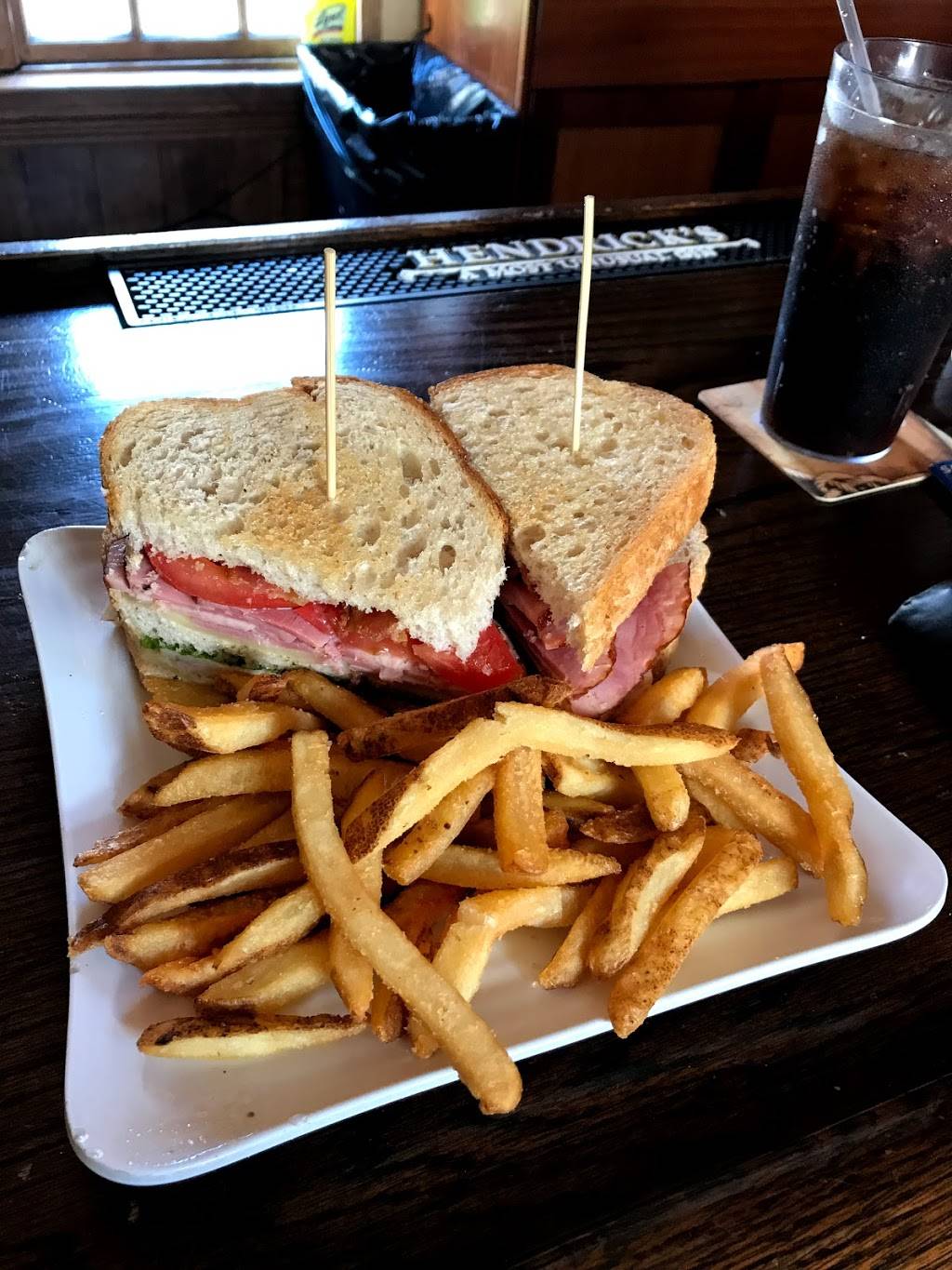 Bull & Crown Publick House | restaurant | 53 St George St, St. Augustine, FL 32084, USA | 9043422869 OR +1 904-342-2869