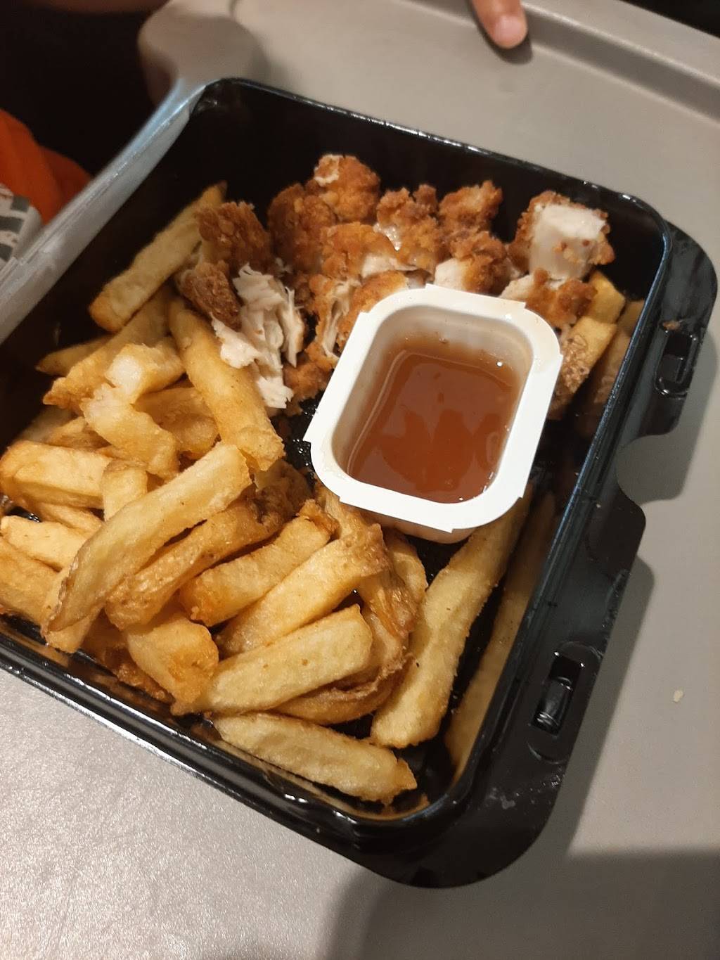 Swiss Chalet | restaurant | 2960 Kingsway Dr Unit F04, Kitchener, ON N2C 1X1, Canada | 5198947070 OR +1 519-894-7070