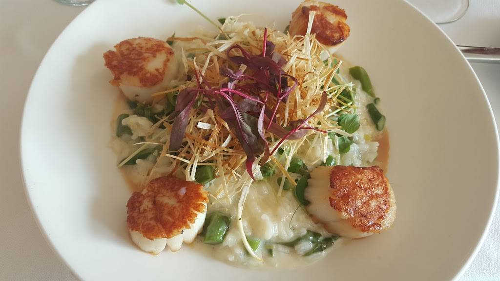 Mooncussers Tavern | restaurant | 86 Sisson Rd, Harwich Port, MA 02646, USA | 5084301230 OR +1 508-430-1230