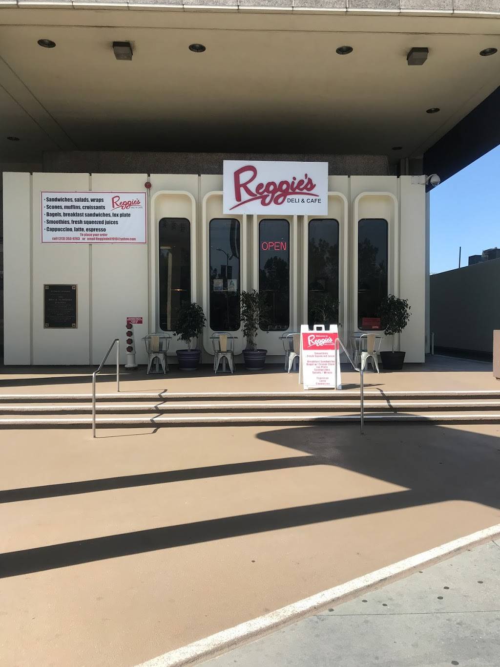 Reggies Deli & Cafe | restaurant | 1910 Sunset Blvd, Los Angeles, CA 90026, USA | 2133539263 OR +1 213-353-9263