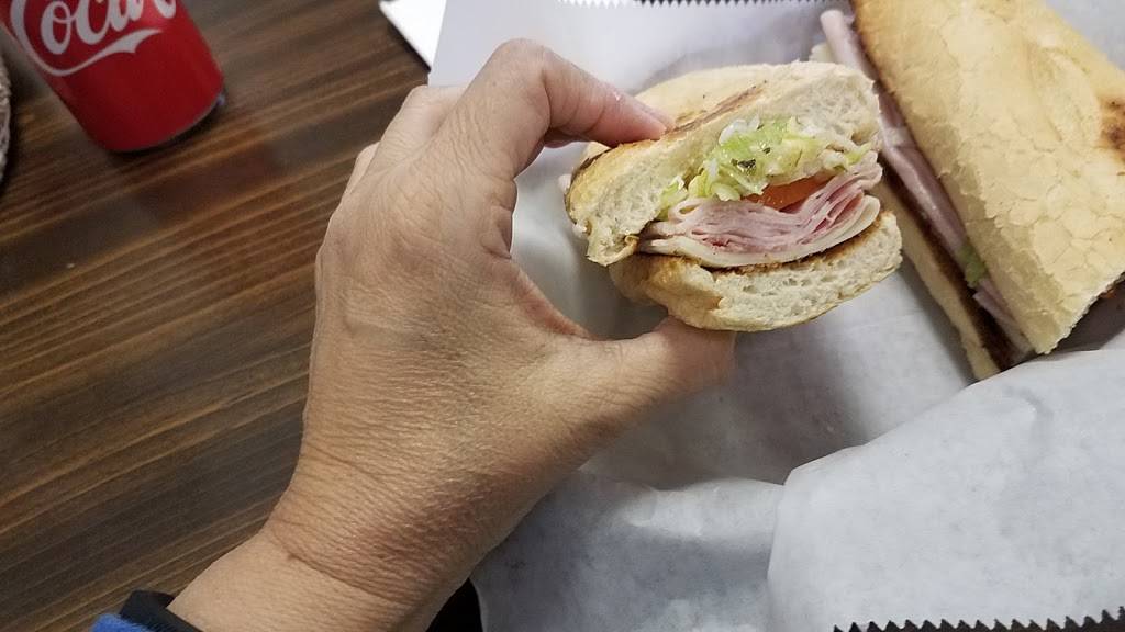 Marias Pizza | restaurant | 3529 Oakgate Dr, San Antonio, TX 78230, USA | 2105586600 OR +1 210-558-6600