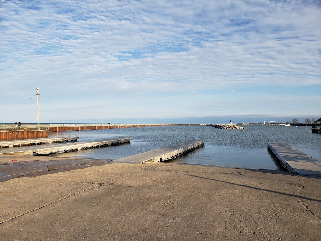 Roundhouse at McKinley Marina | meal takeaway | 1750 N Lincoln Memorial Dr, Milwaukee, WI 53202, USA | 4142735224 OR +1 414-273-5224