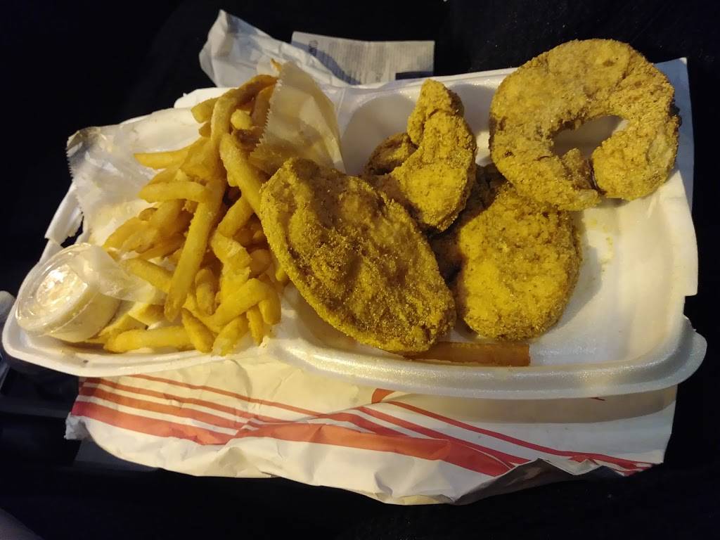 JJ Fish & Chicken | restaurant | 6212 W Capitol Dr, Milwaukee, WI 53216, USA | 4144614740 OR +1 414-461-4740