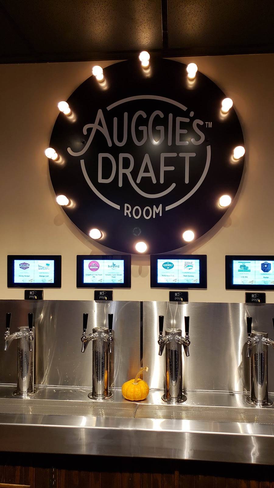 Auggies Draft Room | restaurant | 3 St George St, St. Augustine, FL 32085, USA | 9049071317 OR +1 904-907-1317