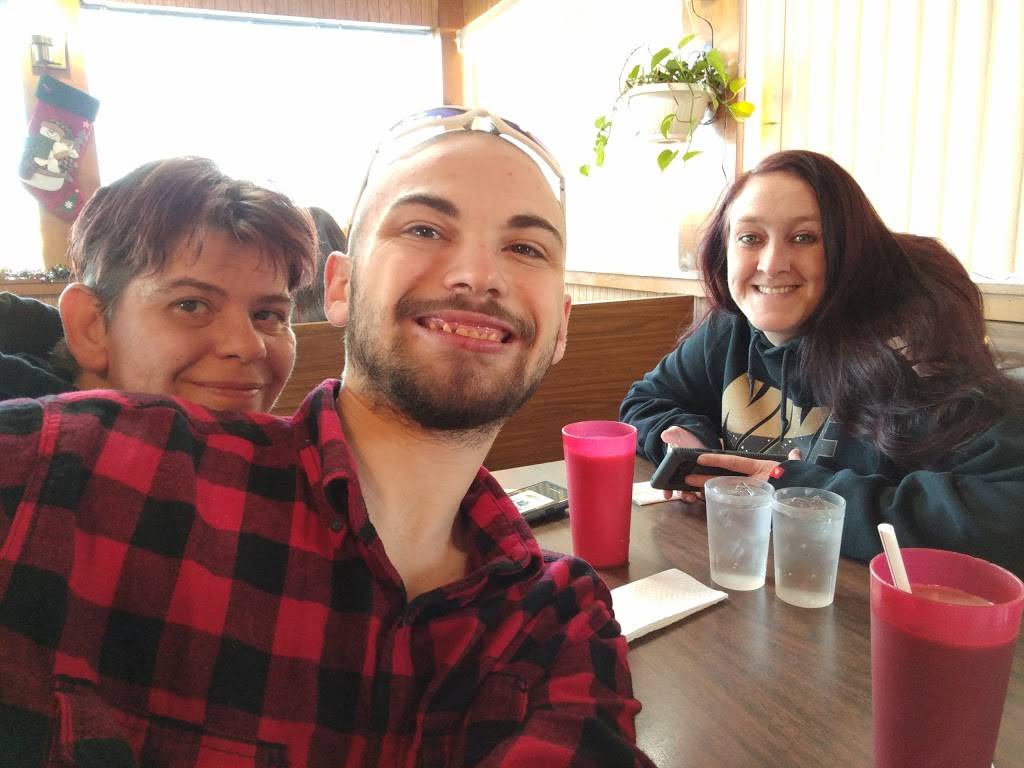 B & B Restaurant | restaurant | 800 E Main St, Gas City, IN 46933, USA | 7656746011 OR +1 765-674-6011