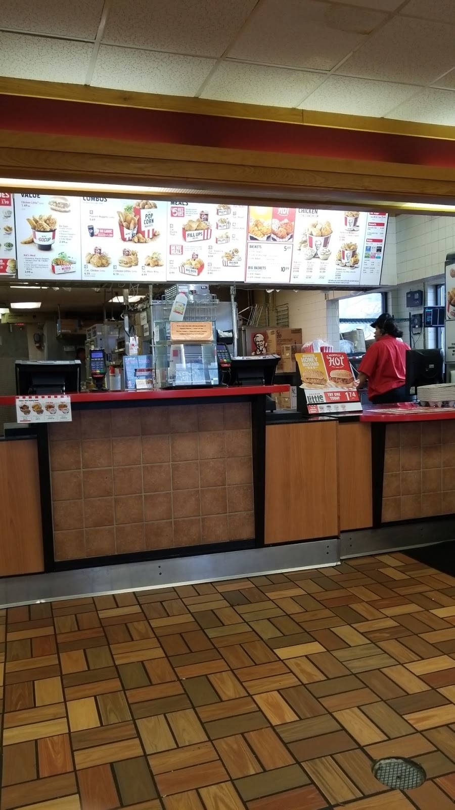 KFC | restaurant | 20351 W Bluemound Rd, Waukesha, WI 53186, USA | 2627844144 OR +1 262-784-4144