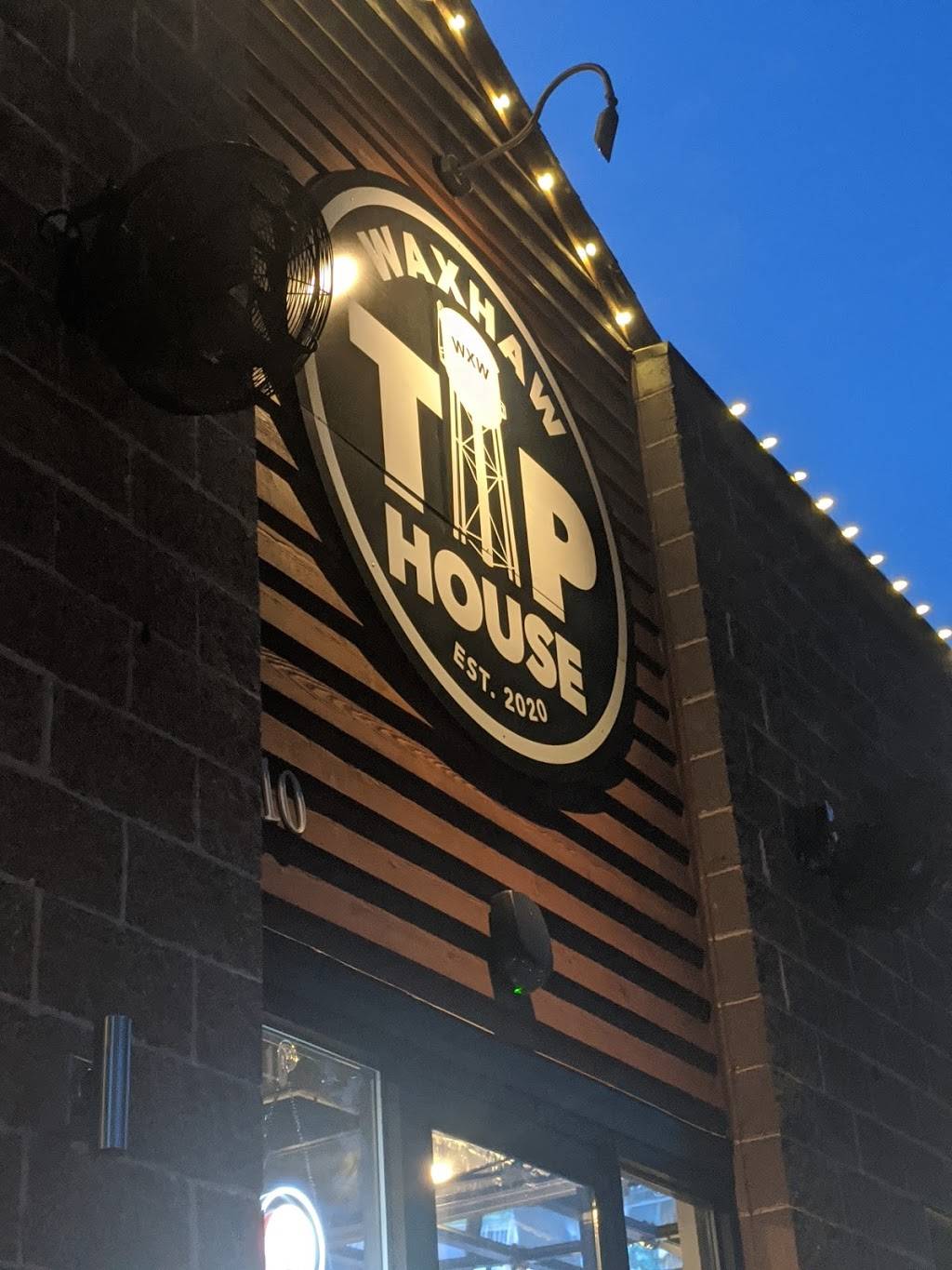 Waxhaw Tap House | restaurant | 110 McDonald St, Waxhaw, NC 28173, USA | 7042563955 OR +1 704-256-3955