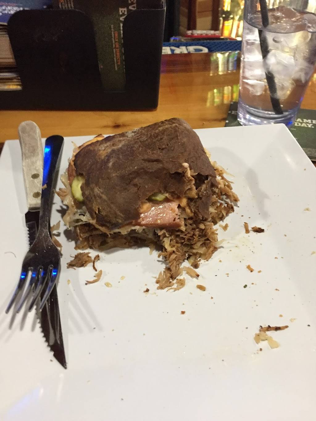 The Gym Bar & Grill | restaurant | 833 Water St, Sauk City, WI 53583, USA | 6086432001 OR +1 608-643-2001