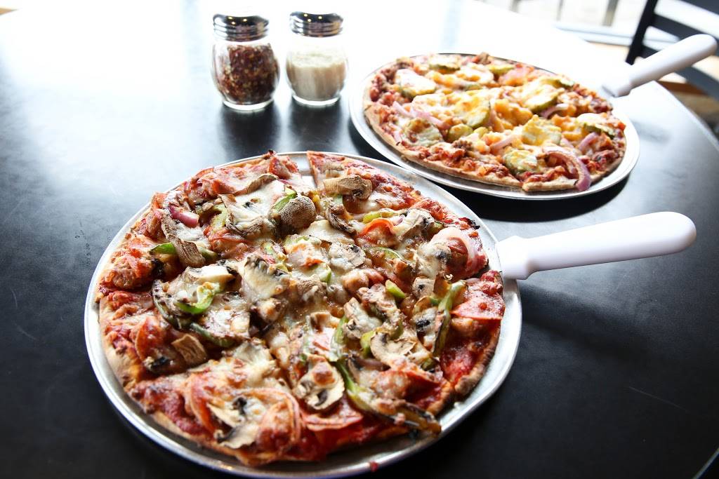 Carbones Pizzeria Bar & Grill | meal delivery | 2155 Commerce Blvd, Mound, MN 55364, USA | 9524951600 OR +1 952-495-1600