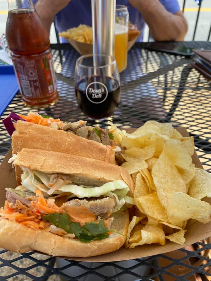 Dougs Deli & Tap Room | restaurant | 9366 Main St, Manassas, VA 20110, USA | 5717193927 OR +1 571-719-3927