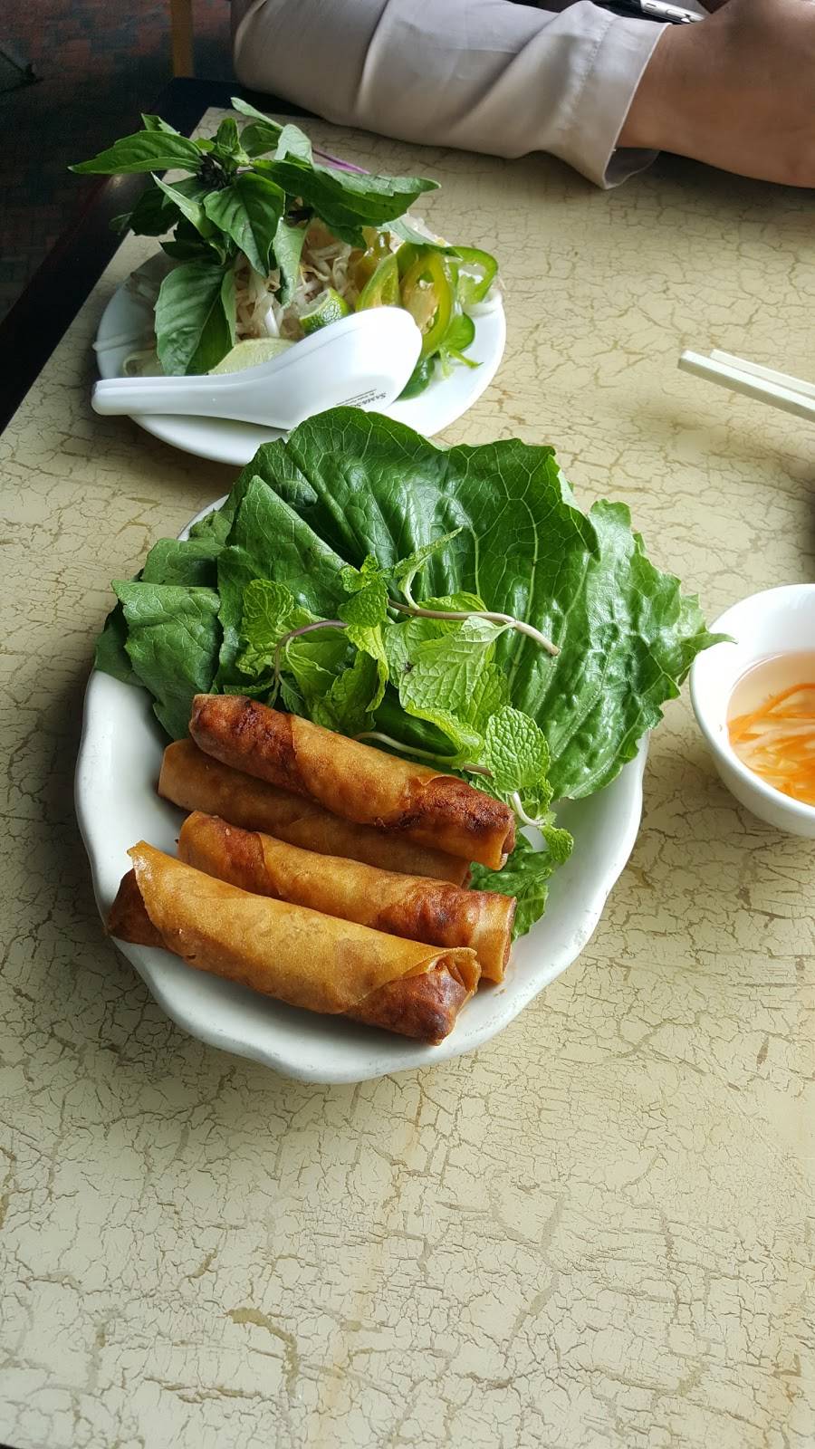 Huong Viet Restaurant | restaurant | 358 Passaic Ave, Nutley, NJ 07110, USA | 9736670827 OR +1 973-667-0827