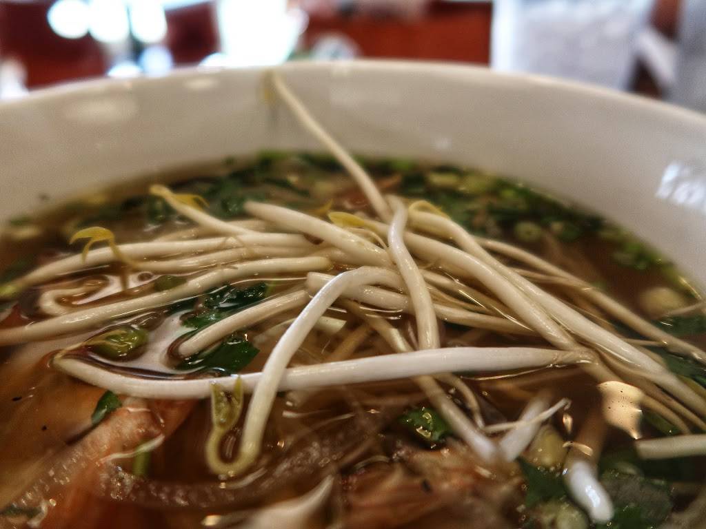 Flaming Kitchen Pho | restaurant | 2130 E Arbors Dr #125, Charlotte, NC 28262, USA | 9802997992 OR +1 980-299-7992