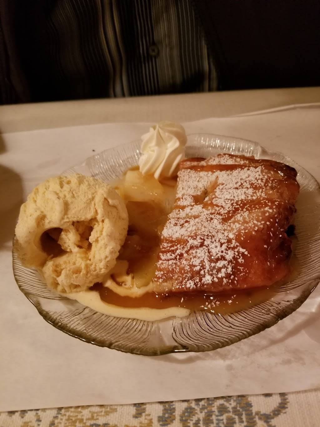 Gasthaus Bavarian Hunter | restaurant | 8390 Lofton Ave N, Stillwater, MN 55082, USA | 6514397128 OR +1 651-439-7128