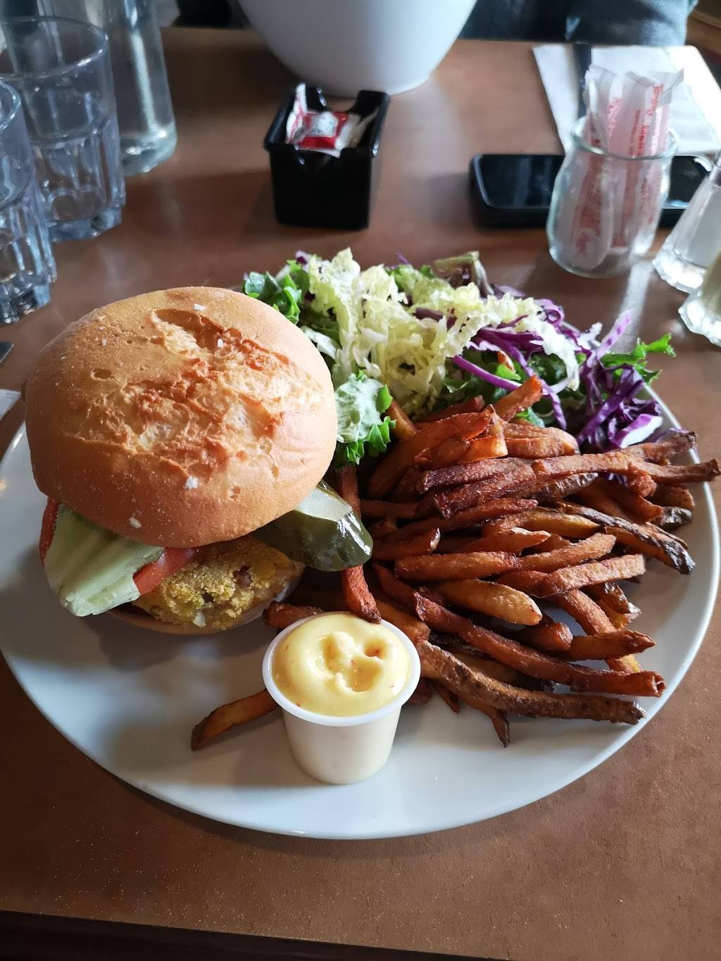 Le Veravin | restaurant | 233 Rue Saint-Paul, Québec, QC G1K 3W3, Canada | 4186924648 OR +1 418-692-4648