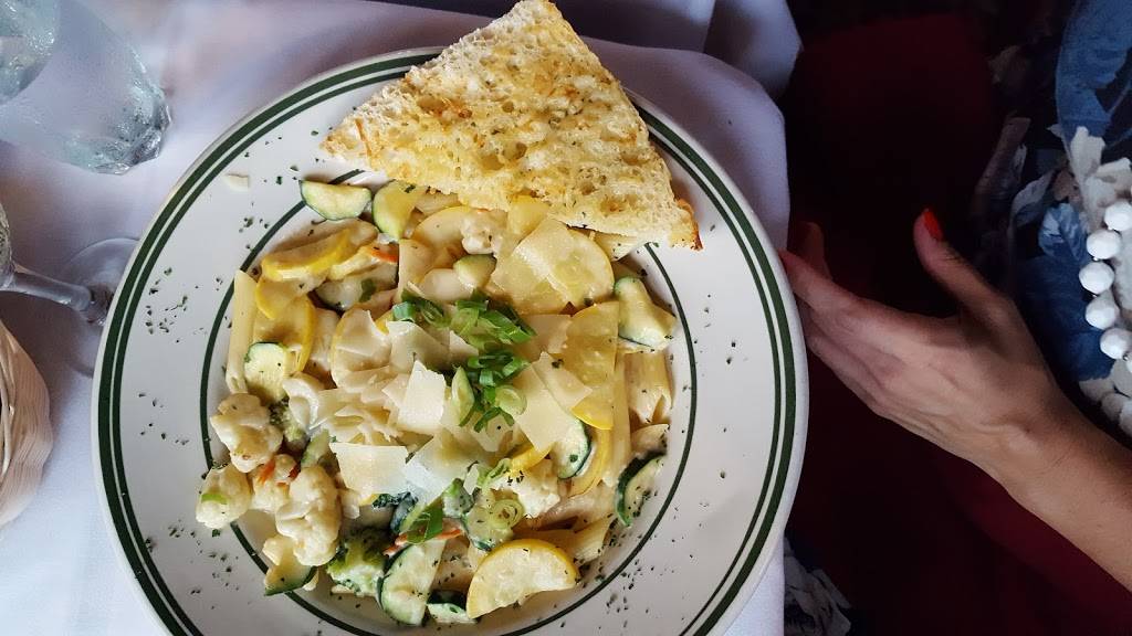 Waterfront Restaurant | restaurant | 1 Lighthouse Inn Rd, West Dennis, MA 02670, USA | 5083982244 OR +1 508-398-2244