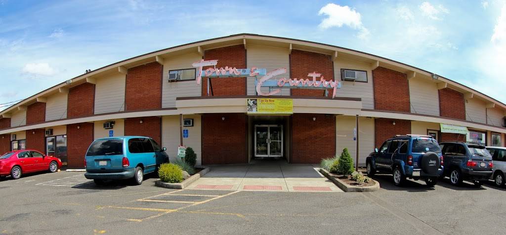 Town & Country Lanes | restaurant | 3500 River Rd N, Keizer, OR 97303, USA | 5033902221 OR +1 503-390-2221
