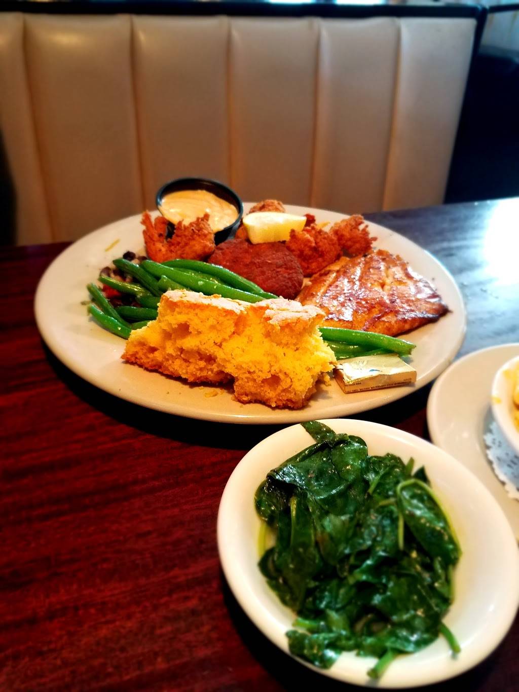 No Frill Bar And Grill | restaurant | 1620 Laskin Rd, Virginia Beach, VA 23451, USA | 7574252900 OR +1 757-425-2900