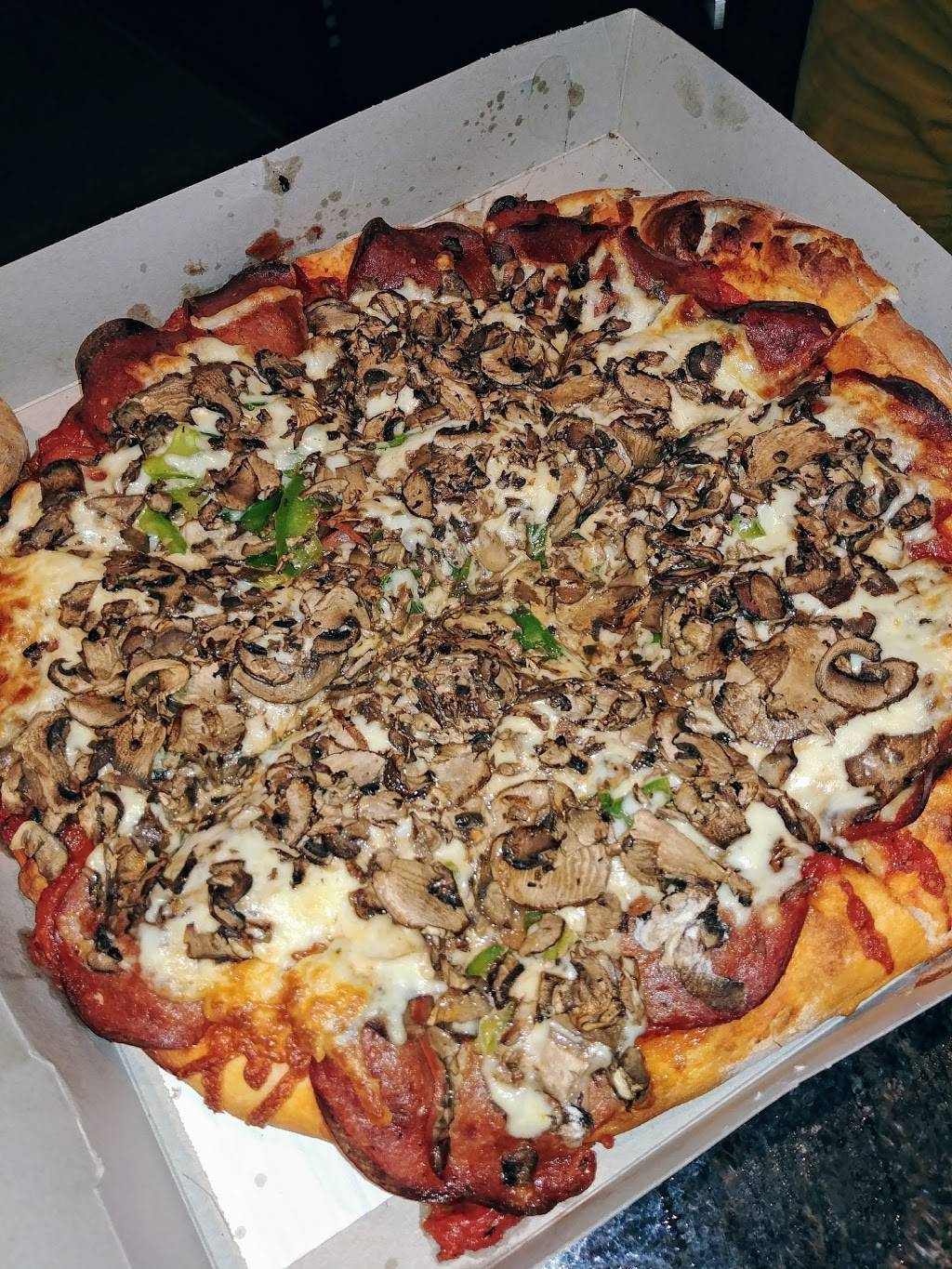 Coronet Pizza | restaurant | 1671 Rue Poirier, Saint-Laurent, QC H4L 1J2, Canada | 5147445847 OR +1 514-744-5847