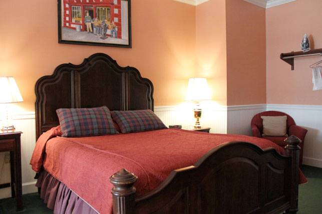 County Clare Irish Inn & Pub | restaurant | 1234 N Astor St, Milwaukee, WI 53202, USA | 4142725273 OR +1 414-272-5273