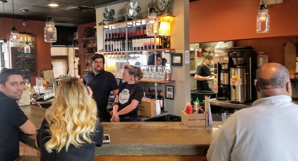 Green Truck Neighborhood Pub | restaurant | 2430 Habersham St, Savannah, GA 31401, USA | 9122345885 OR +1 912-234-5885