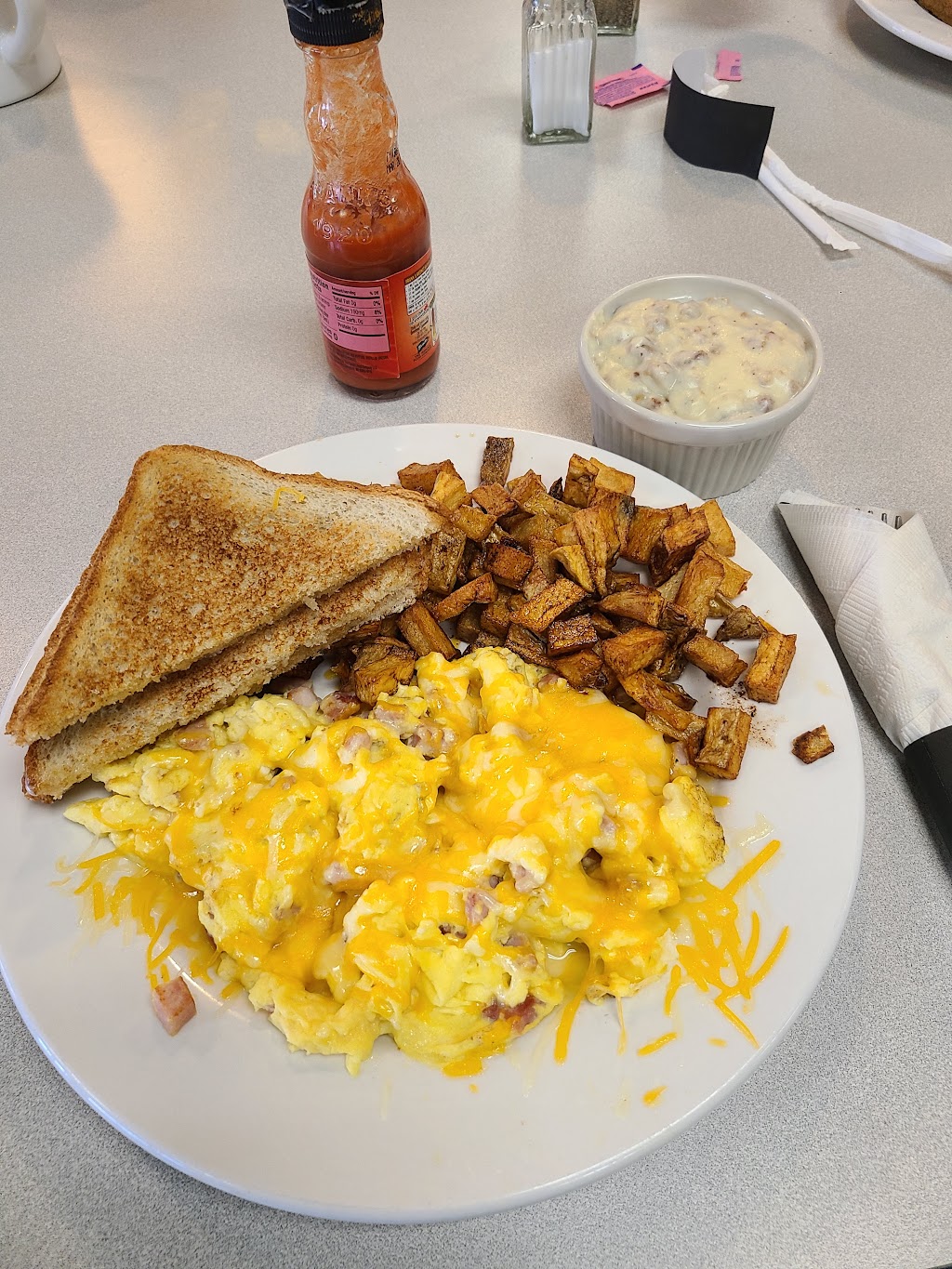 Cafe on the Corner | restaurant | 103 S Reed Ave, Malvern, OH 44644, USA | 3308634351 OR +1 330-863-4351