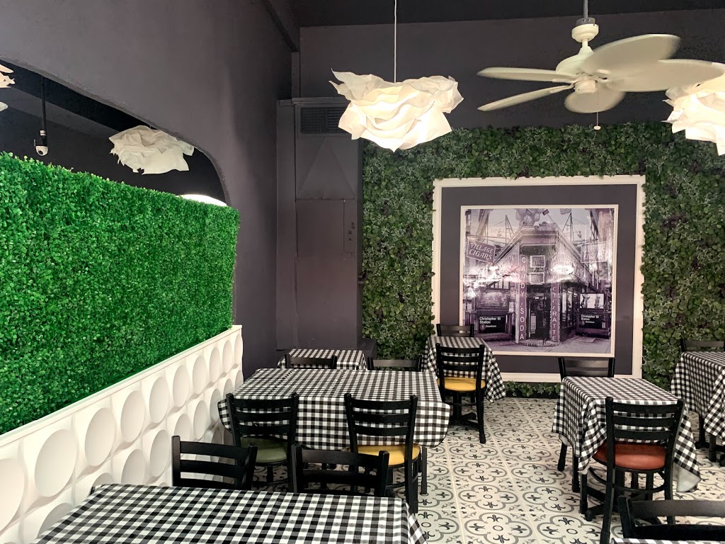 Goodfellas Famous New York Pizza | restaurant | 118 Jefferson, San Antonio, TX 78205, USA | 2105414230 OR +1 210-541-4230