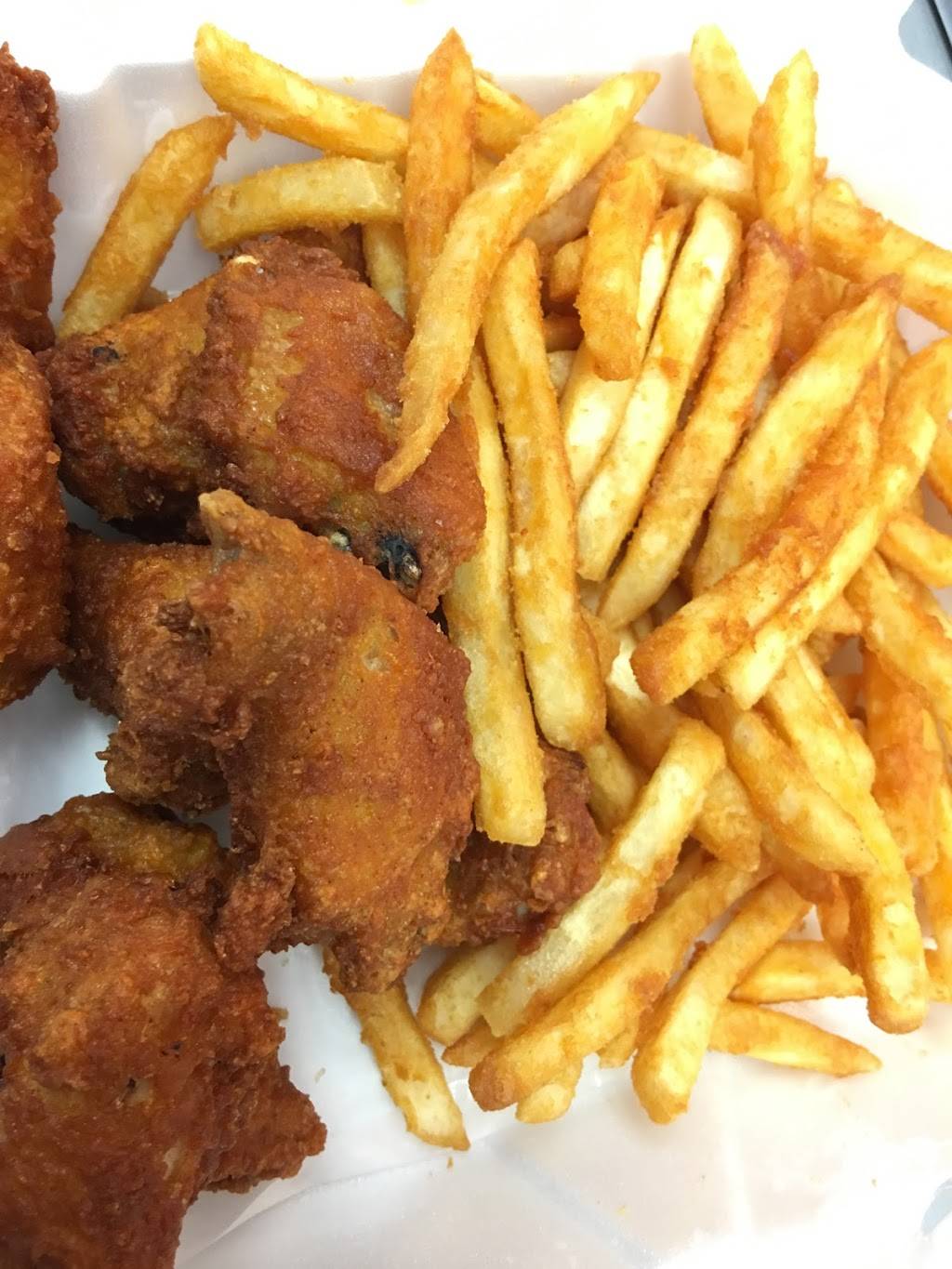 Gold Star Pizza | restaurant | 1247 S 47th St #55, Philadelphia, PA 19143, USA | 2153865553 OR +1 215-386-5553