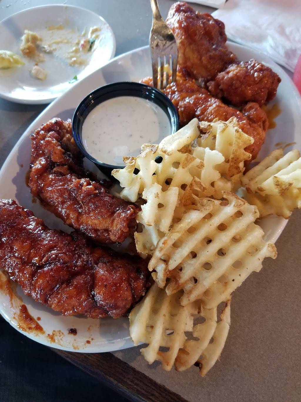Pluckers | restaurant | 15651 I-10 W, San Antonio, TX 78249, USA | 2106009464 OR +1 210-600-9464