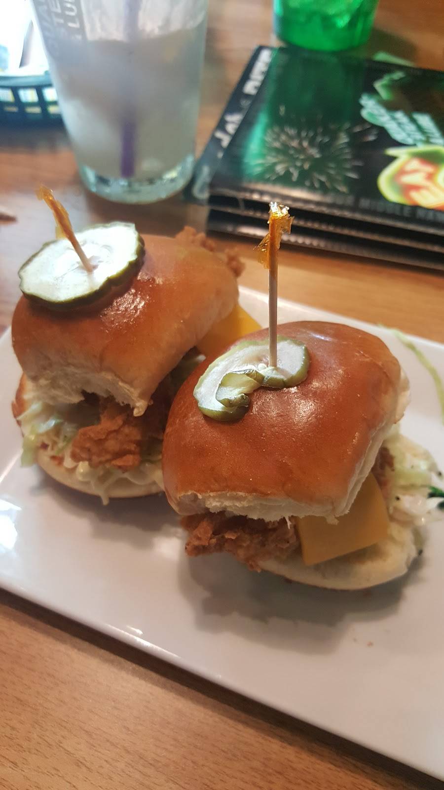 Quaker Steak & Lube | restaurant | 12832 Jefferson Ave, Newport News, VA 23608, USA | 7578745823 OR +1 757-874-5823