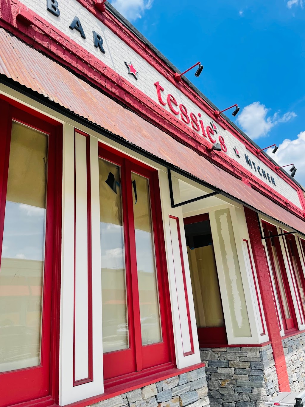 Tessies bar & kitchen | restaurant | 841 Main St, Waltham, MA 02451, USA | 7818948188 OR +1 781-894-8188