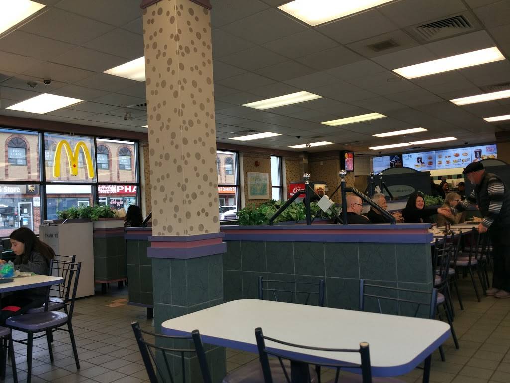 McDonalds | cafe | 13233 Yonge St, Richmond Hill, ON L4E 3L2, Canada | 9057736777 OR +1 905-773-6777