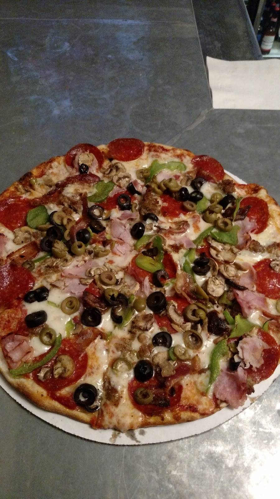 Hart Pizza | restaurant | 105 E Main St, Hart, MI 49420, USA | 2318734434 OR +1 231-873-4434