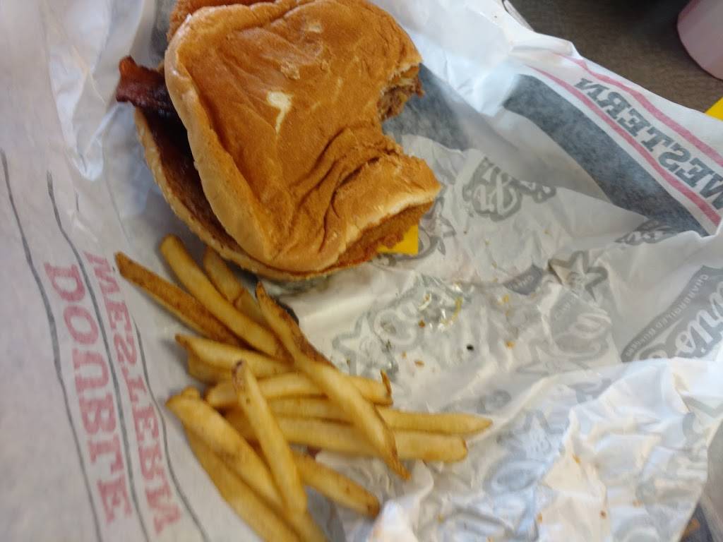 Carls Jr. | restaurant | 400 E Market St, Salinas, CA 93901, USA | 8317701660 OR +1 831-770-1660