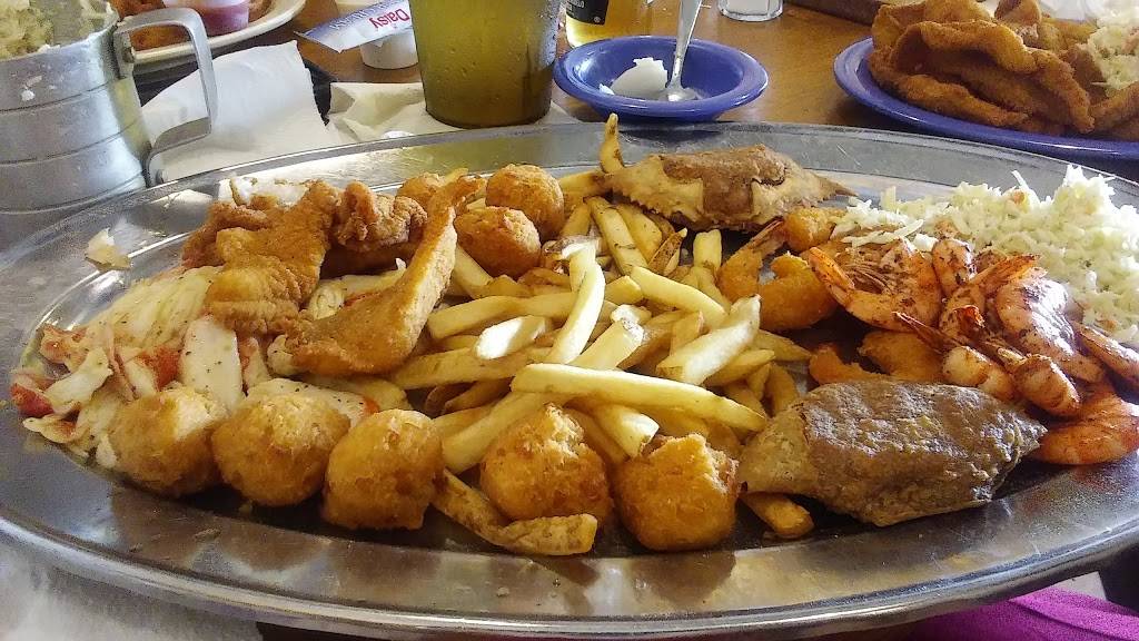 Top O The River | restaurant | 7004 Val Monte Dr, Guntersville, AL 35976, USA | 2565824567 OR +1 256-582-4567