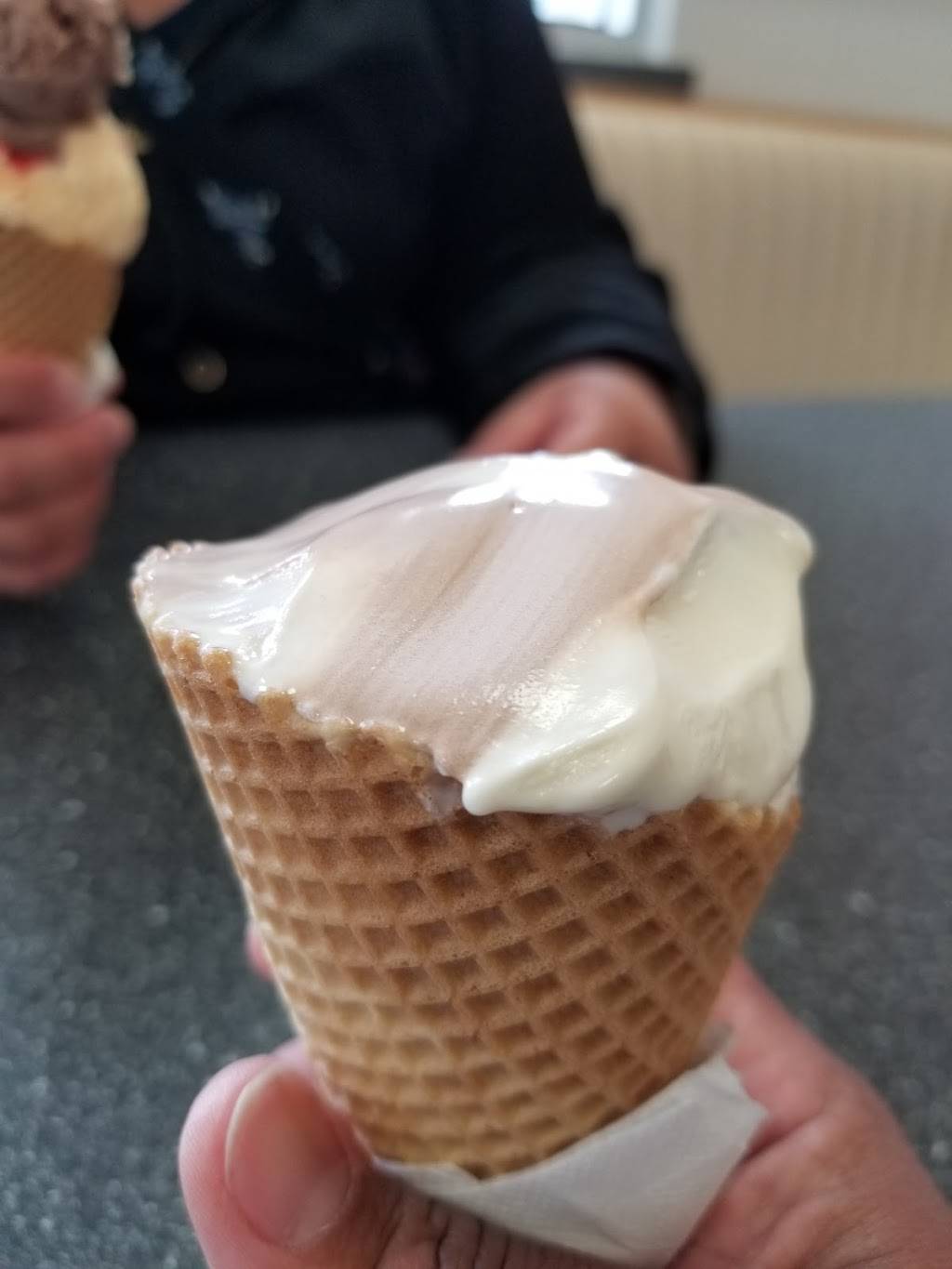 Braums Ice Cream & Burger Restaurant | restaurant | 2134 N Josey Ln, Carrollton, TX 75006, USA | 9723237398 OR +1 972-323-7398