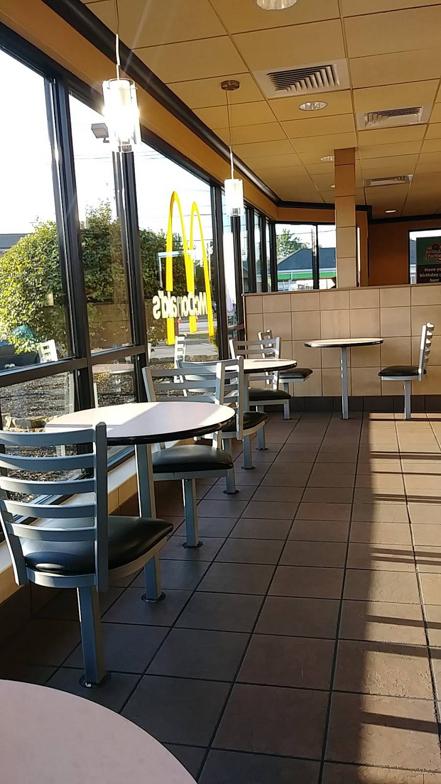 McDonalds | cafe | 10710 Lorain Ave, Cleveland, OH 44111, USA | 2162529318 OR +1 216-252-9318