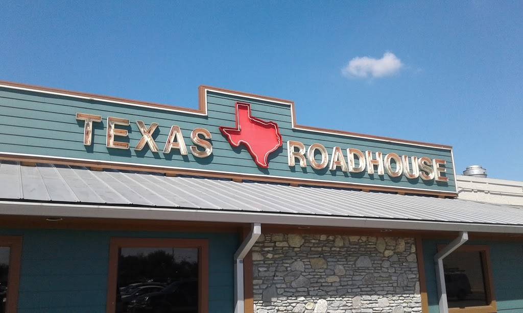 Texas Roadhouse | restaurant | 757 E Lewis and Clark Pkwy, Clarksville, IN 47129, USA | 8122801103 OR +1 812-280-1103