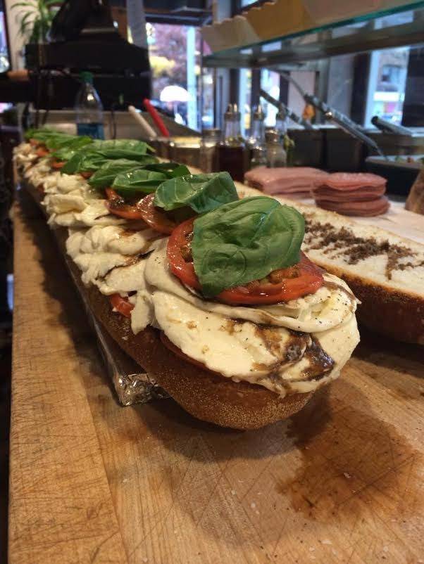 Defontes | restaurant | 95 Water St, Staten Island, NY 10304, USA | 7182854310 OR +1 718-285-4310